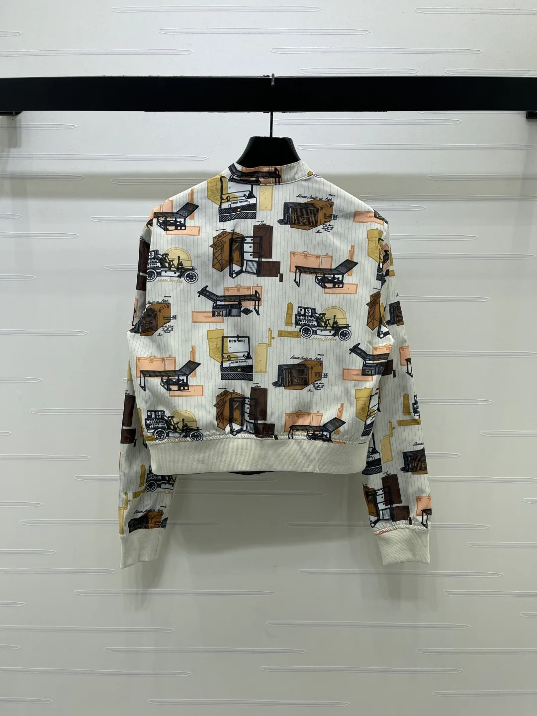 Куртки И Пуховики Женские Louis Vuitton 18686455