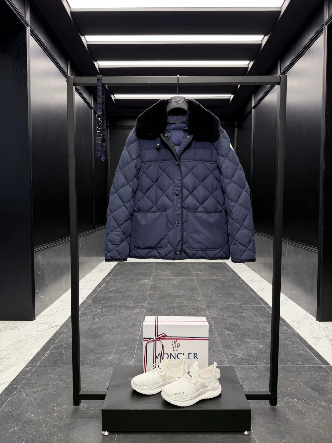 Куртки И Пуховики Женские Moncler 18111371