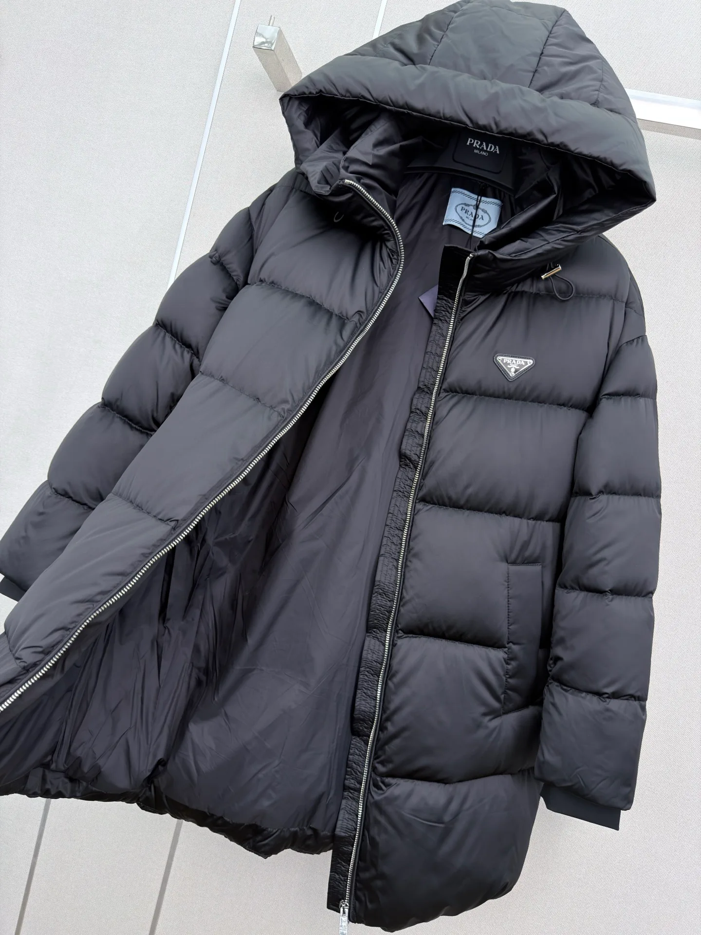 Куртки И Пуховики Женские Prada 18600980