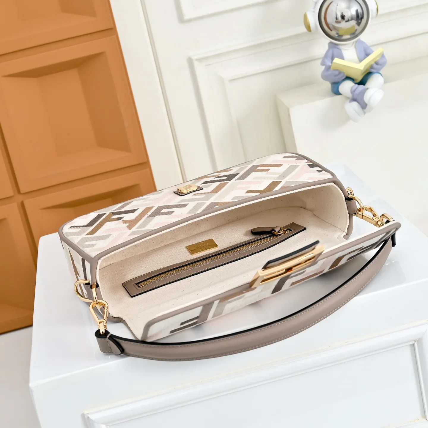 Классические Сумки Женские Fendi 18004260