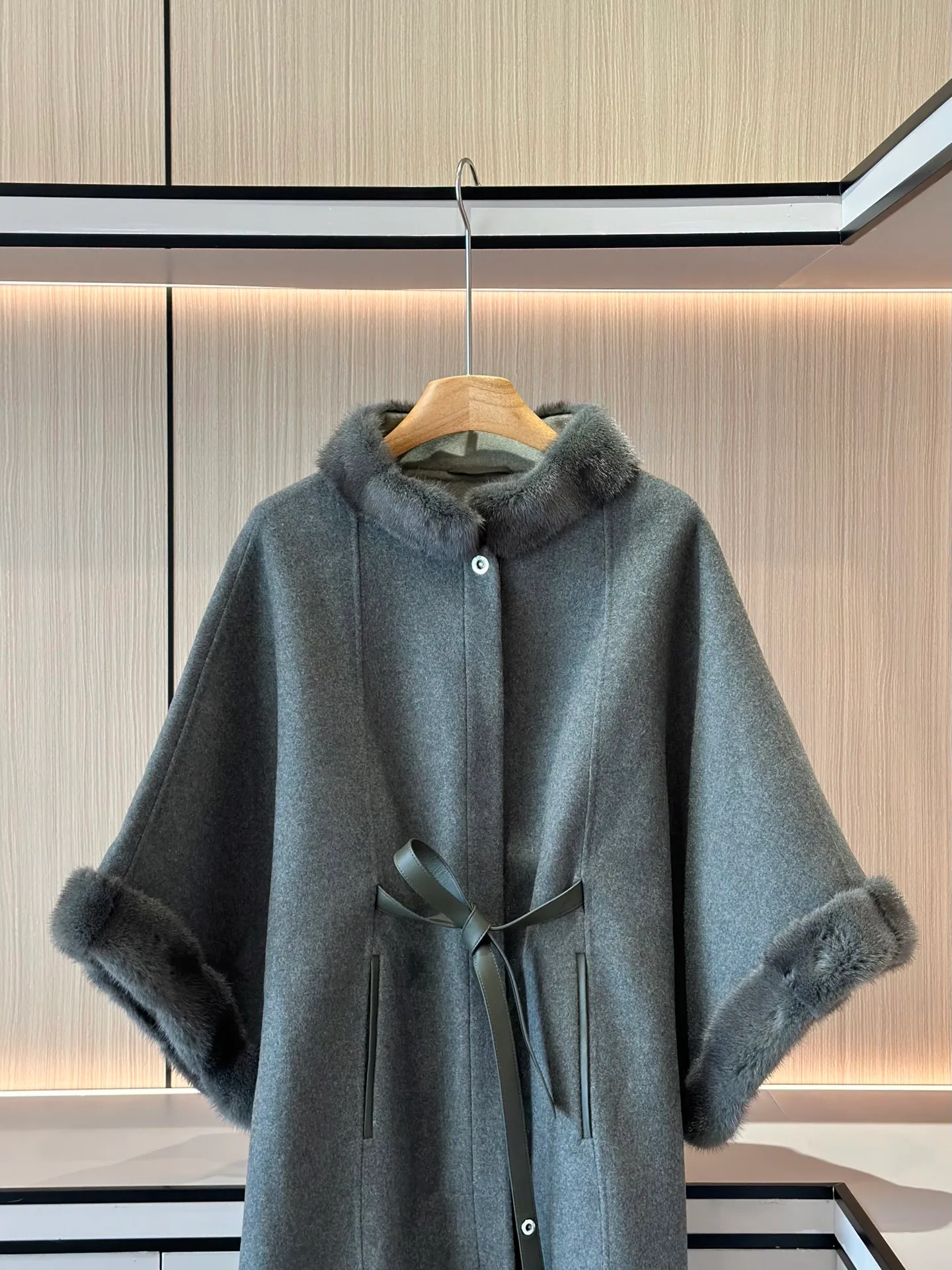 Пальто Женские Loro Piana 18197606