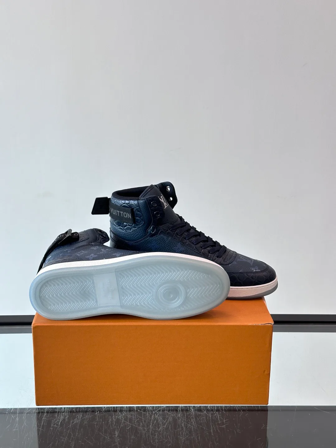 Кроссовки Мужские Louis Vuitton 18400603