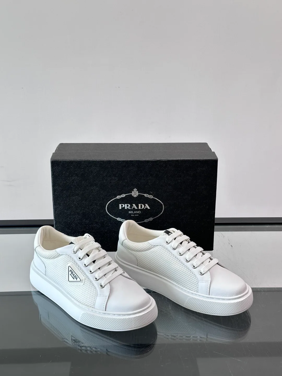 Кроссовки Женские Prada 17608036