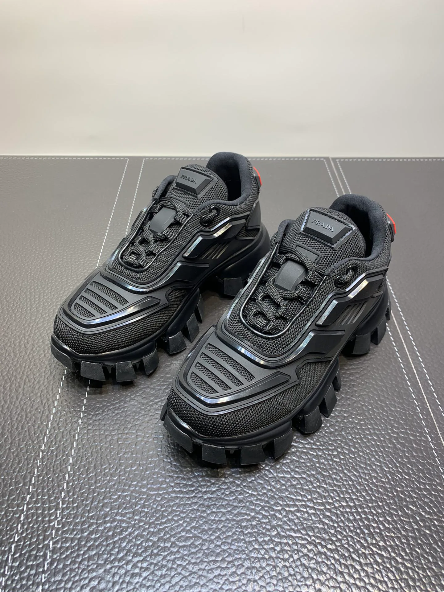 Кроссовки Женские Prada 28280