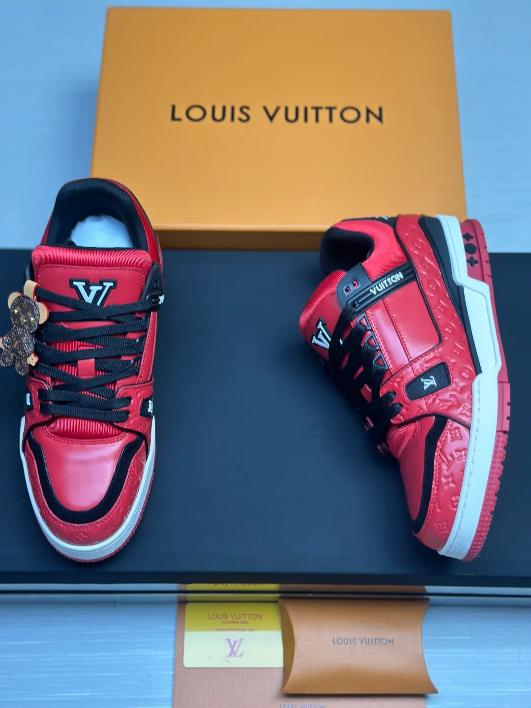 Кроссовки Женские Louis Vuitton 18011576