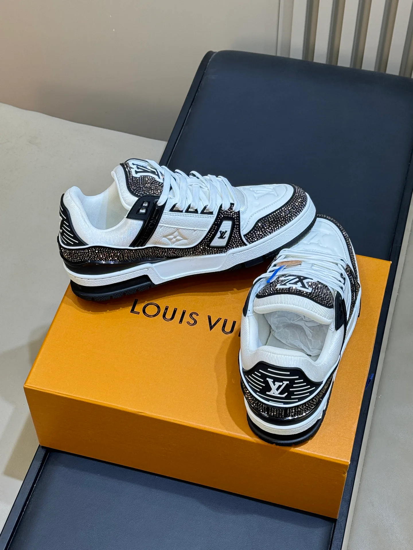 Кроссовки Женские Louis Vuitton 18073568