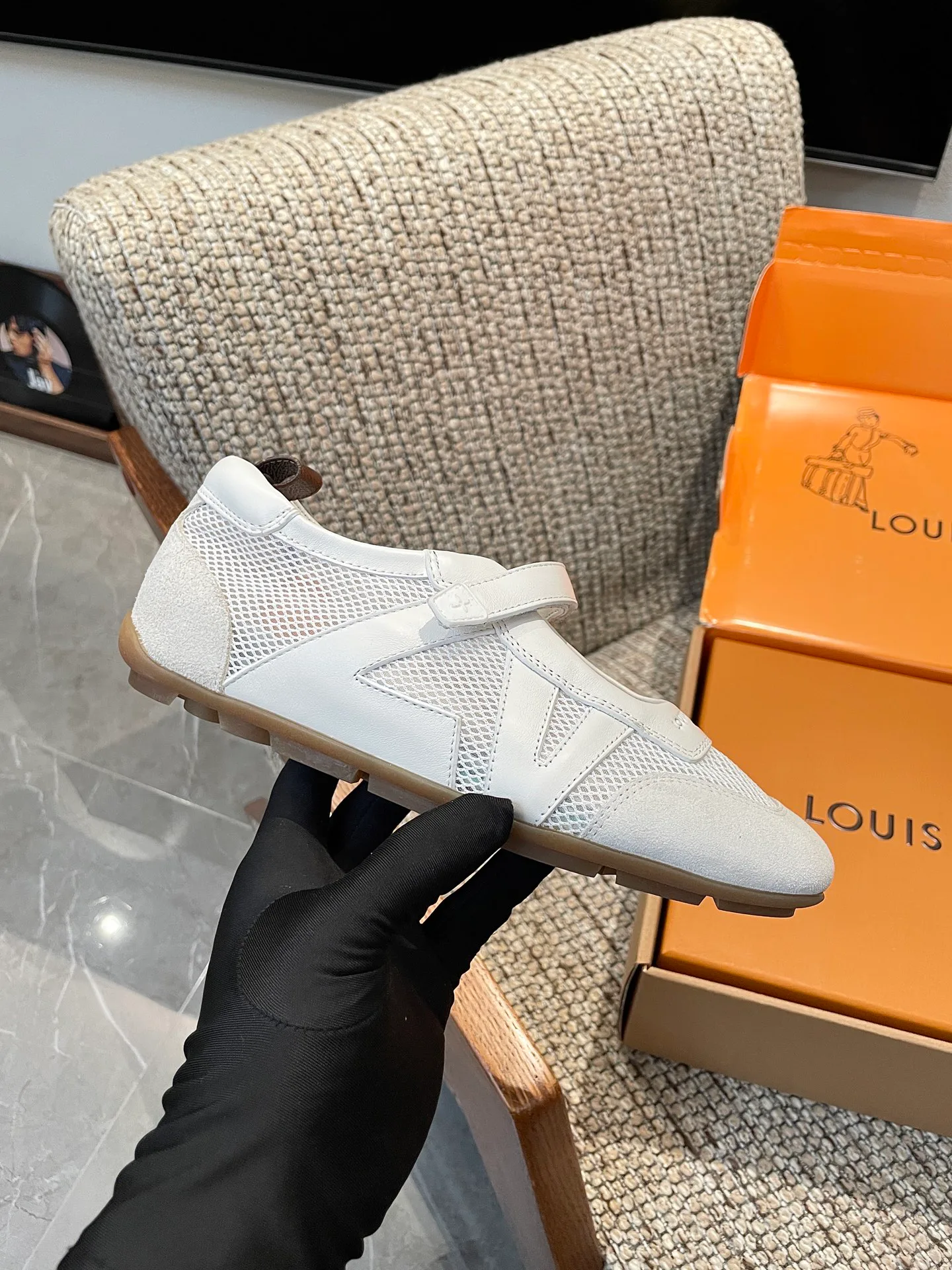 Кроссовки Женские Louis Vuitton 18209169