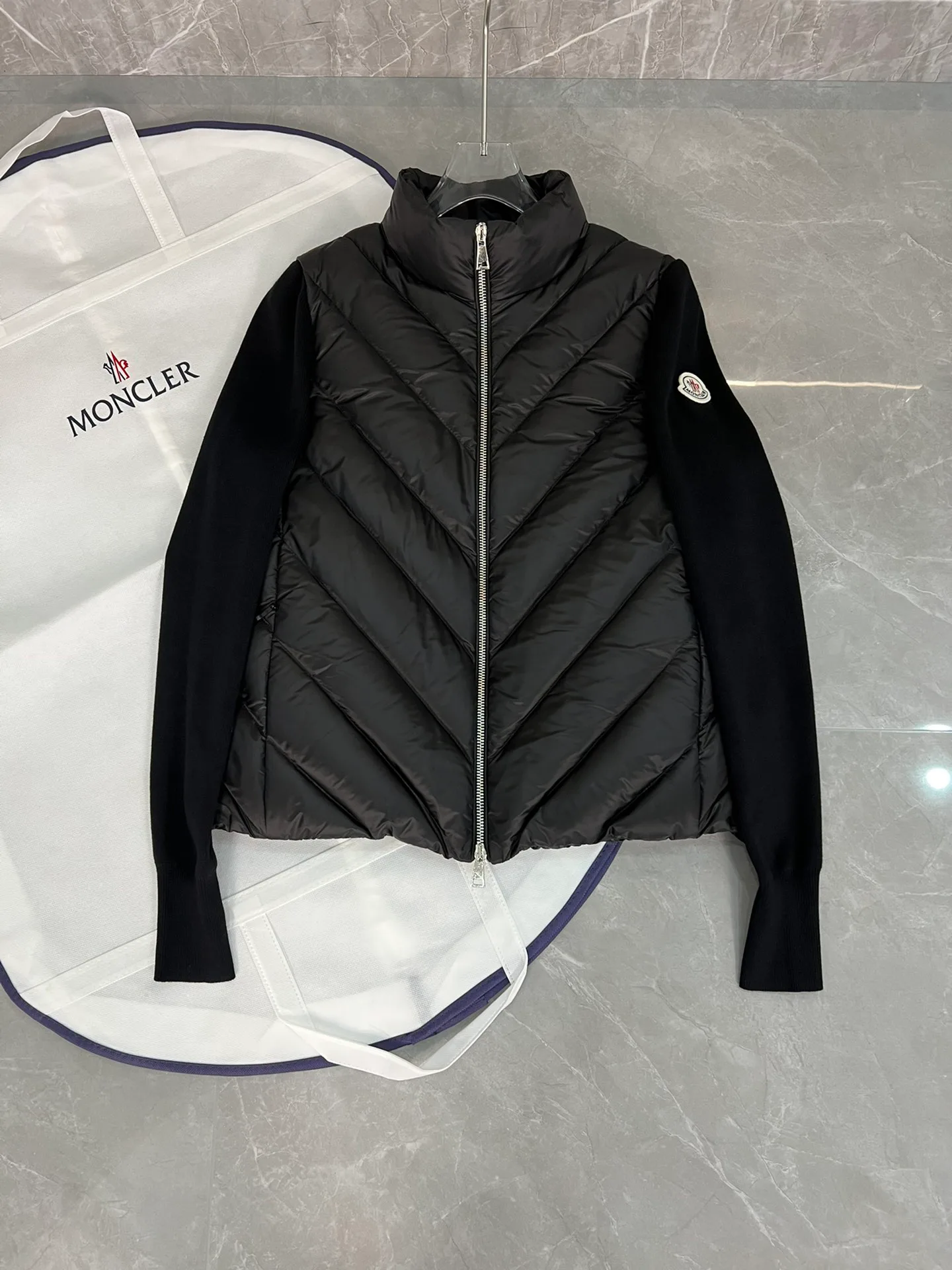 Куртки И Пуховики Женские Moncler 18599774