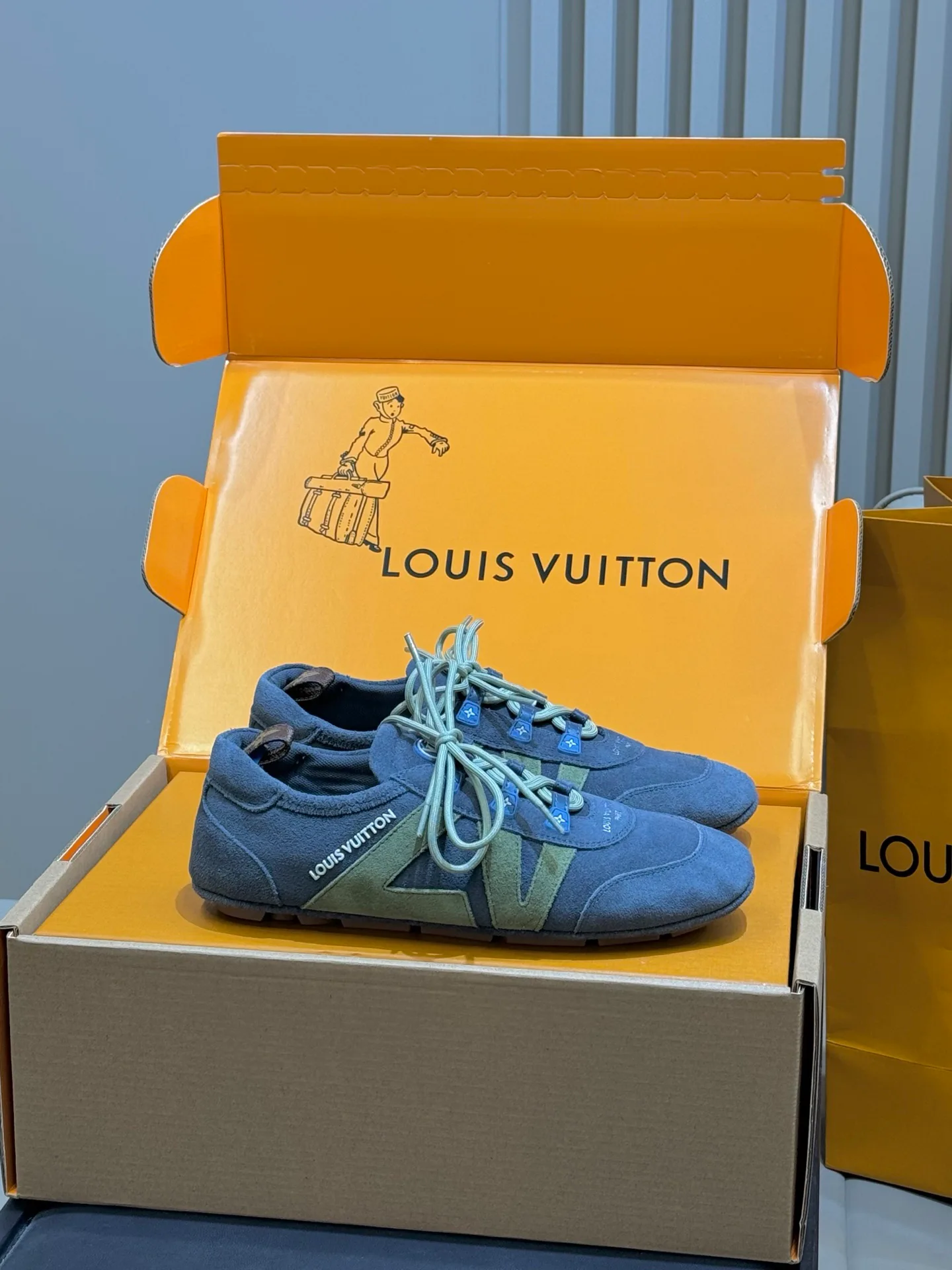 Кроссовки Женские Louis Vuitton 1280035
