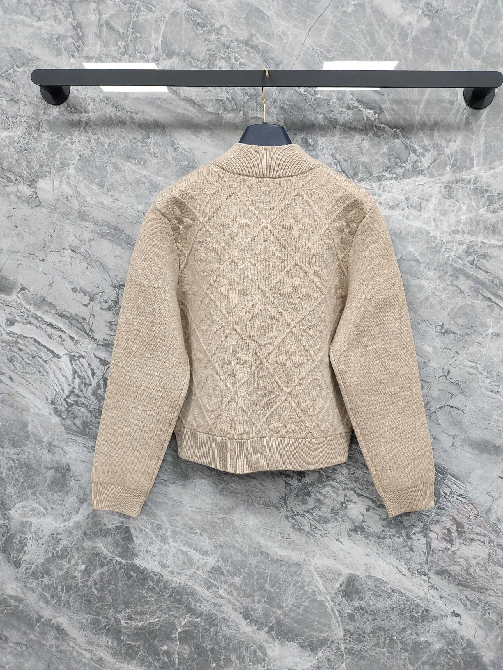 Куртки И Пуховики Женские Louis Vuitton 18743584