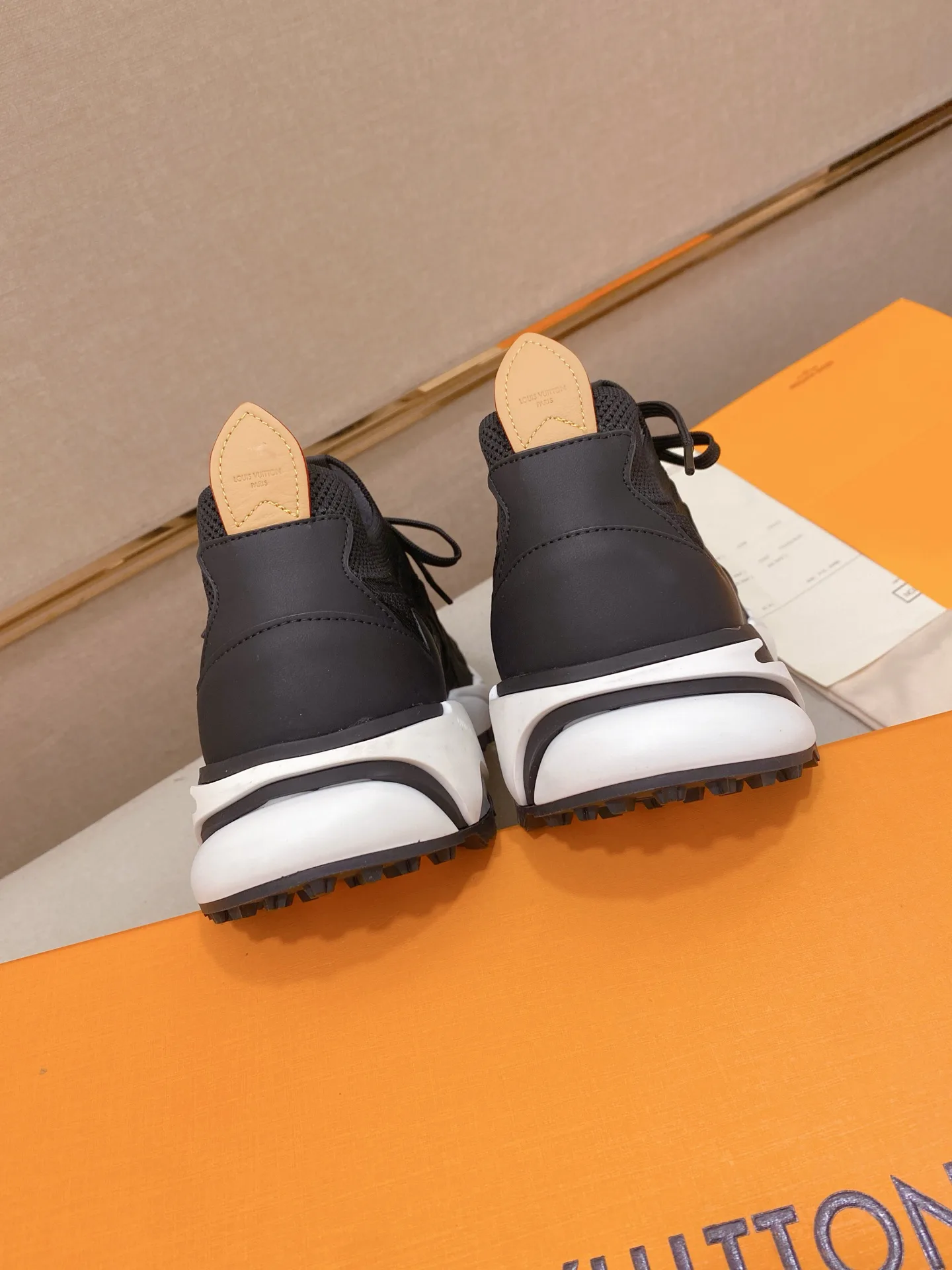 Кроссовки Женские Louis Vuitton 700190