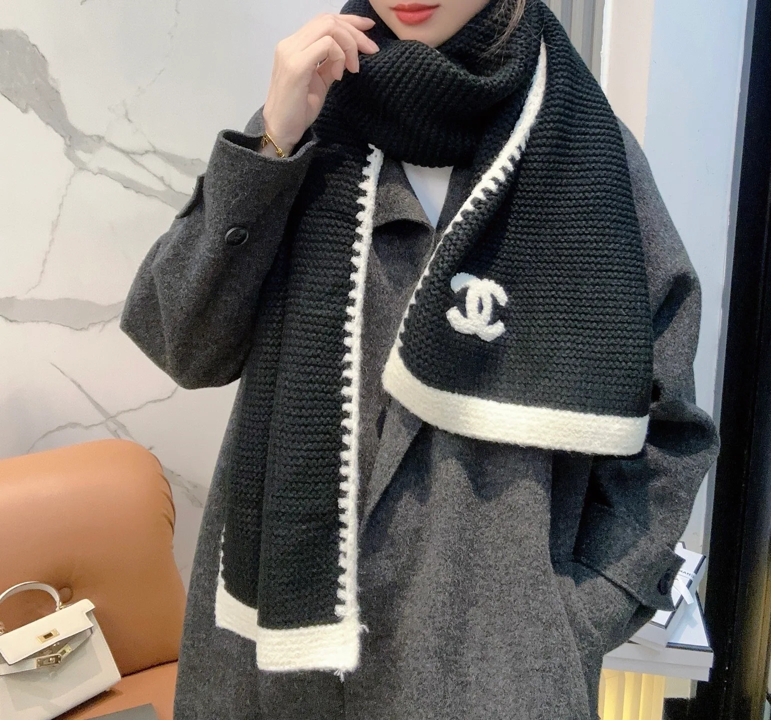 Шарфы Chanel 18105410