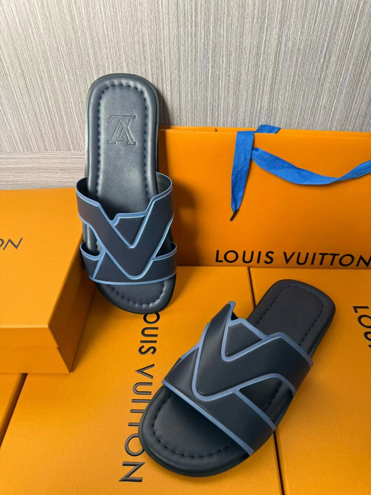 Шлепанцы Женские Louis Vuitton 1845028
