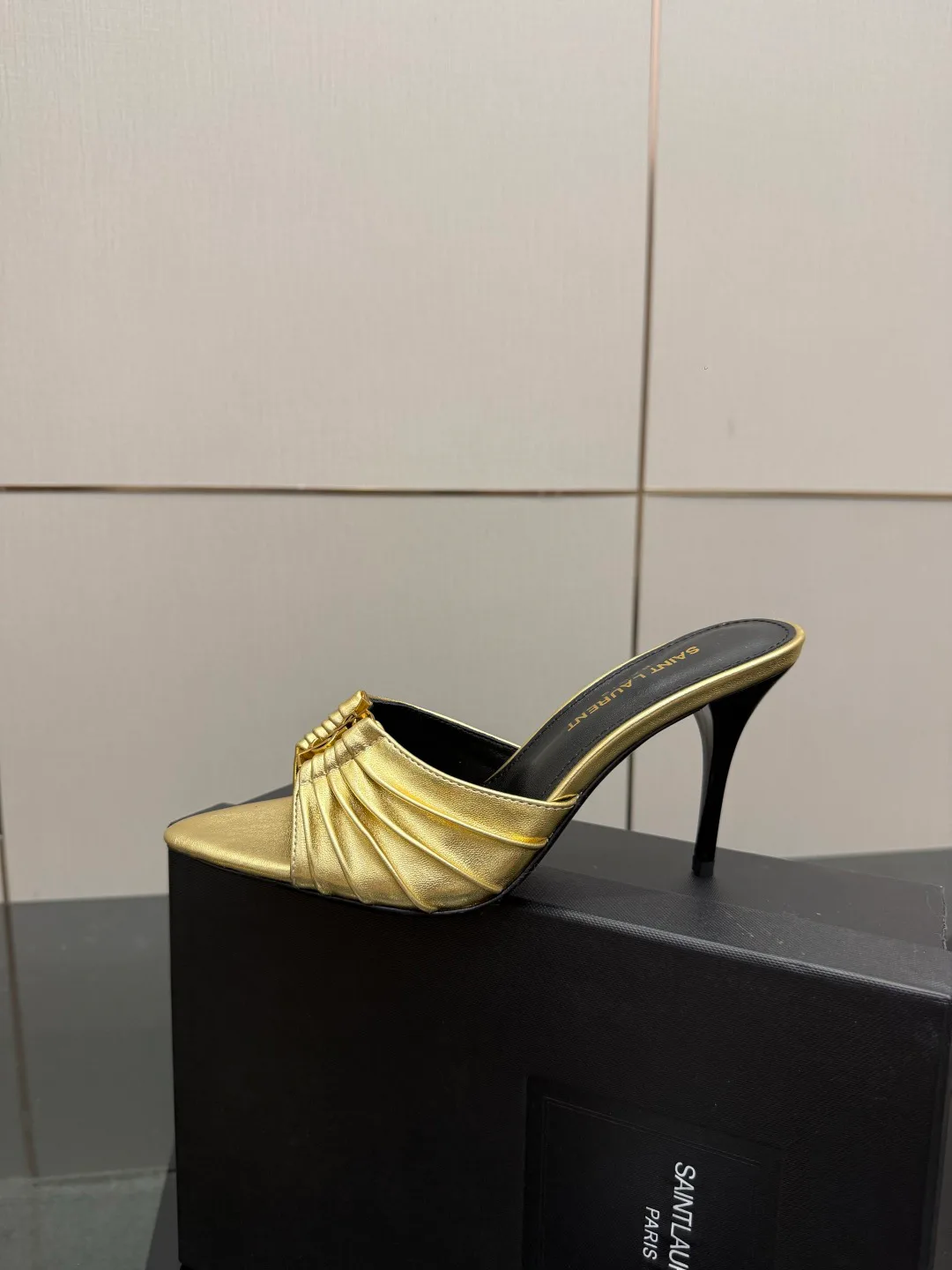 Босоножки Женские Saint Laurent 13164422