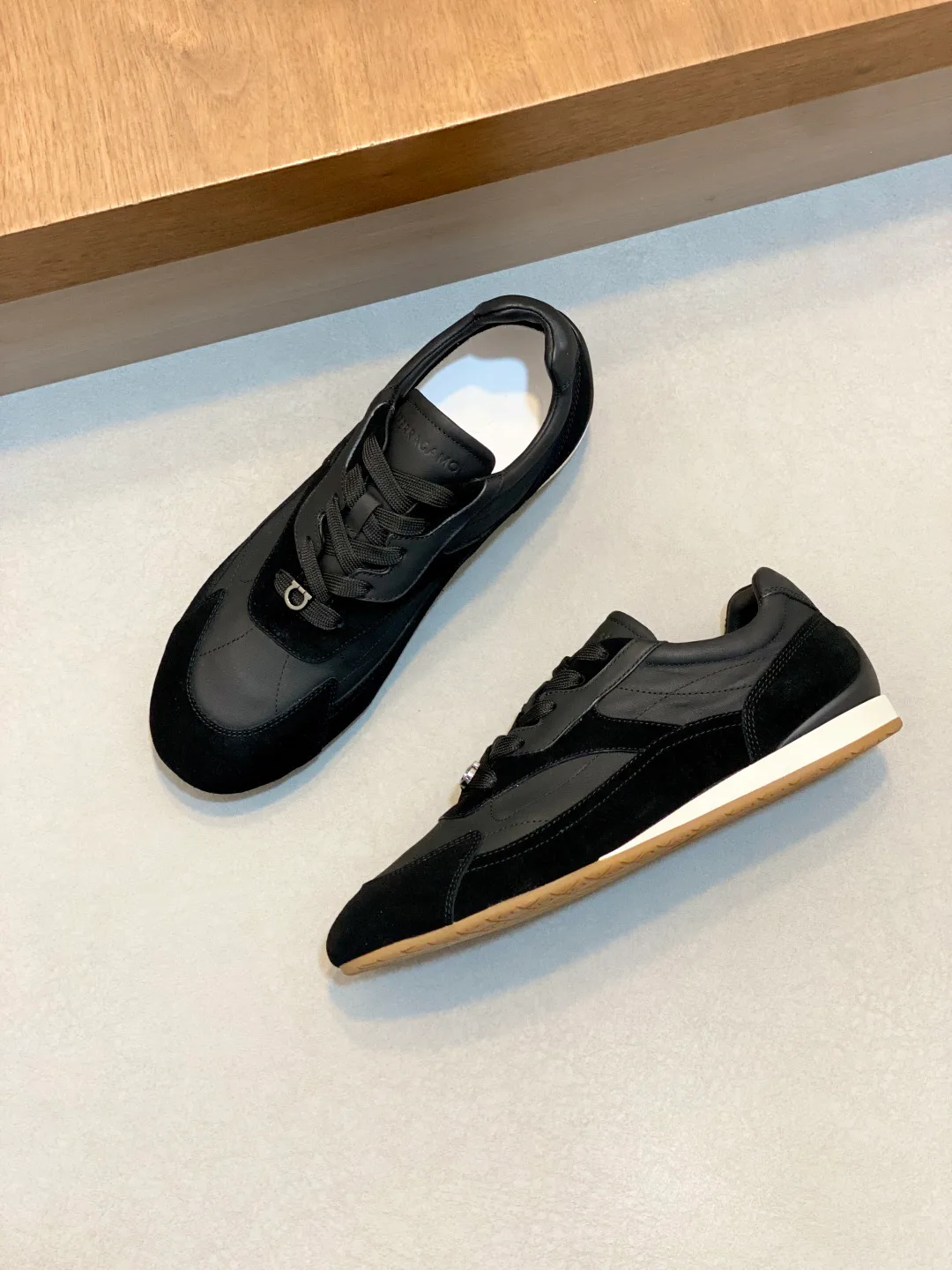 Кроссовки Мужские Salvatore Ferragamo 18274578