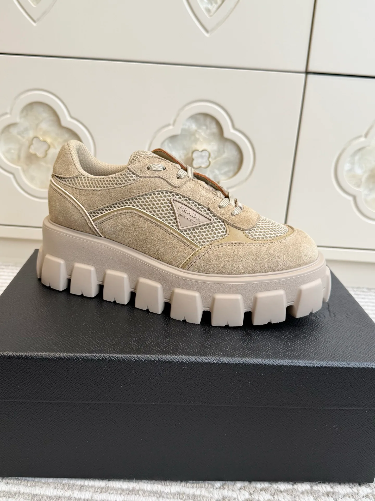 Кроссовки Женские Prada 18261278