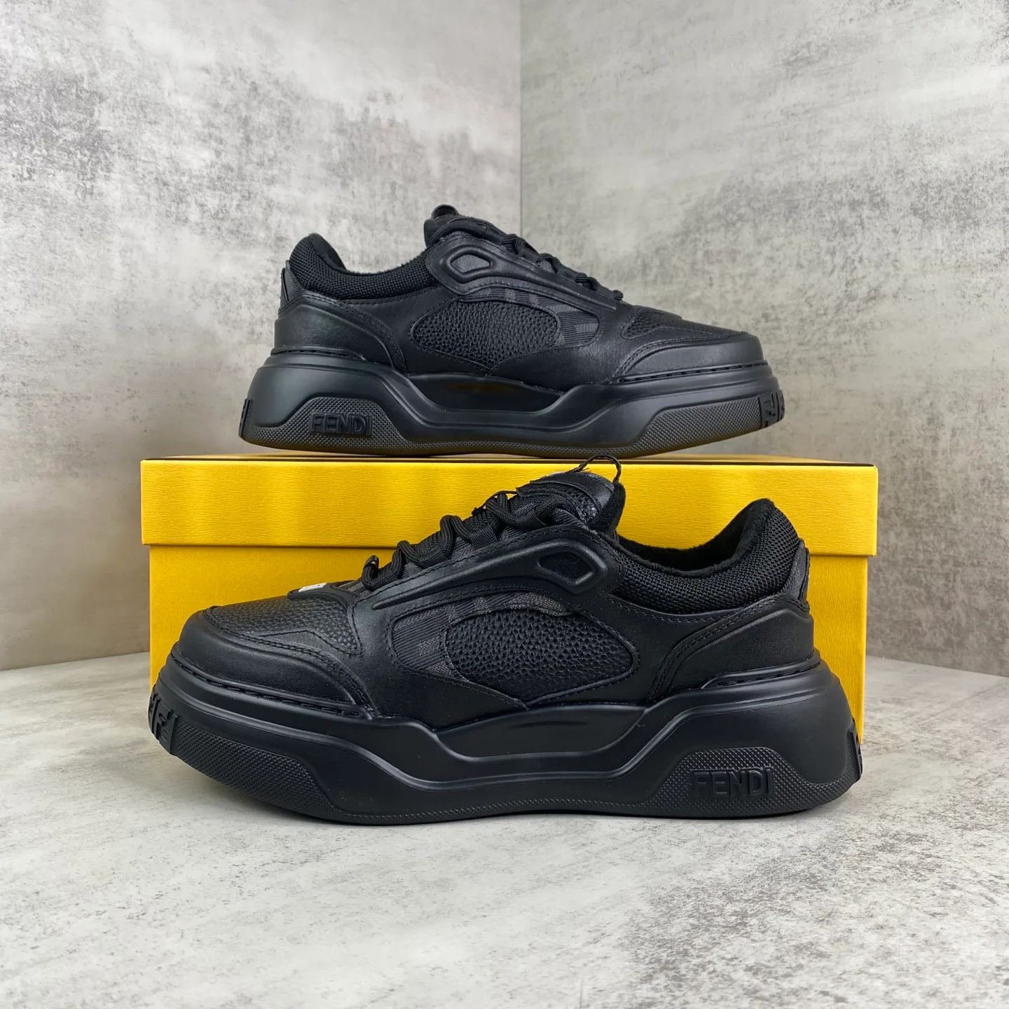 Кроссовки Мужские Fendi 275355