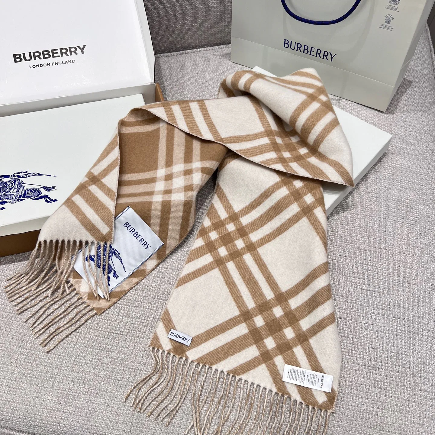Шарфы Burberry 17945511