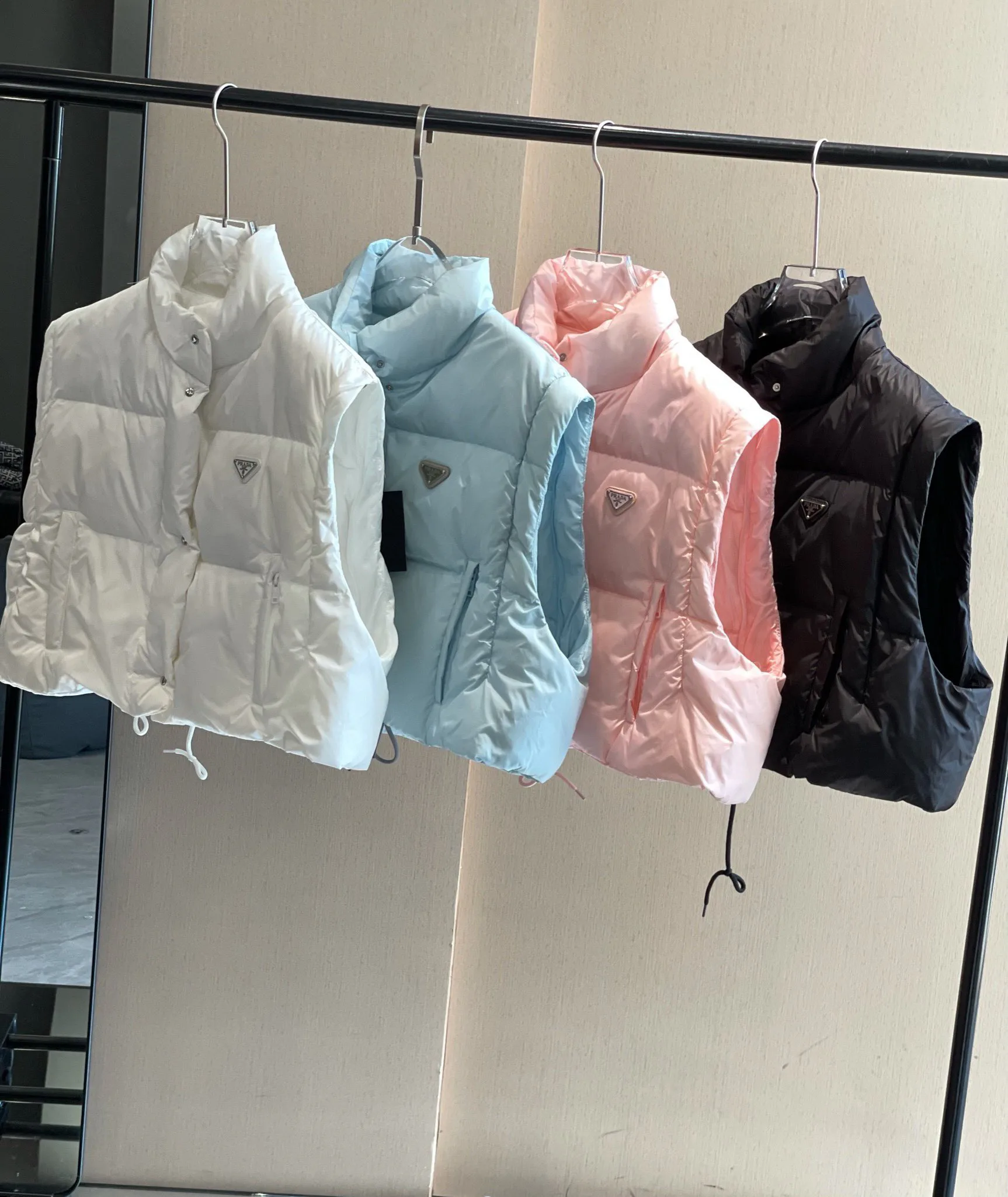 Куртки И Пуховики Женские Prada 17890879