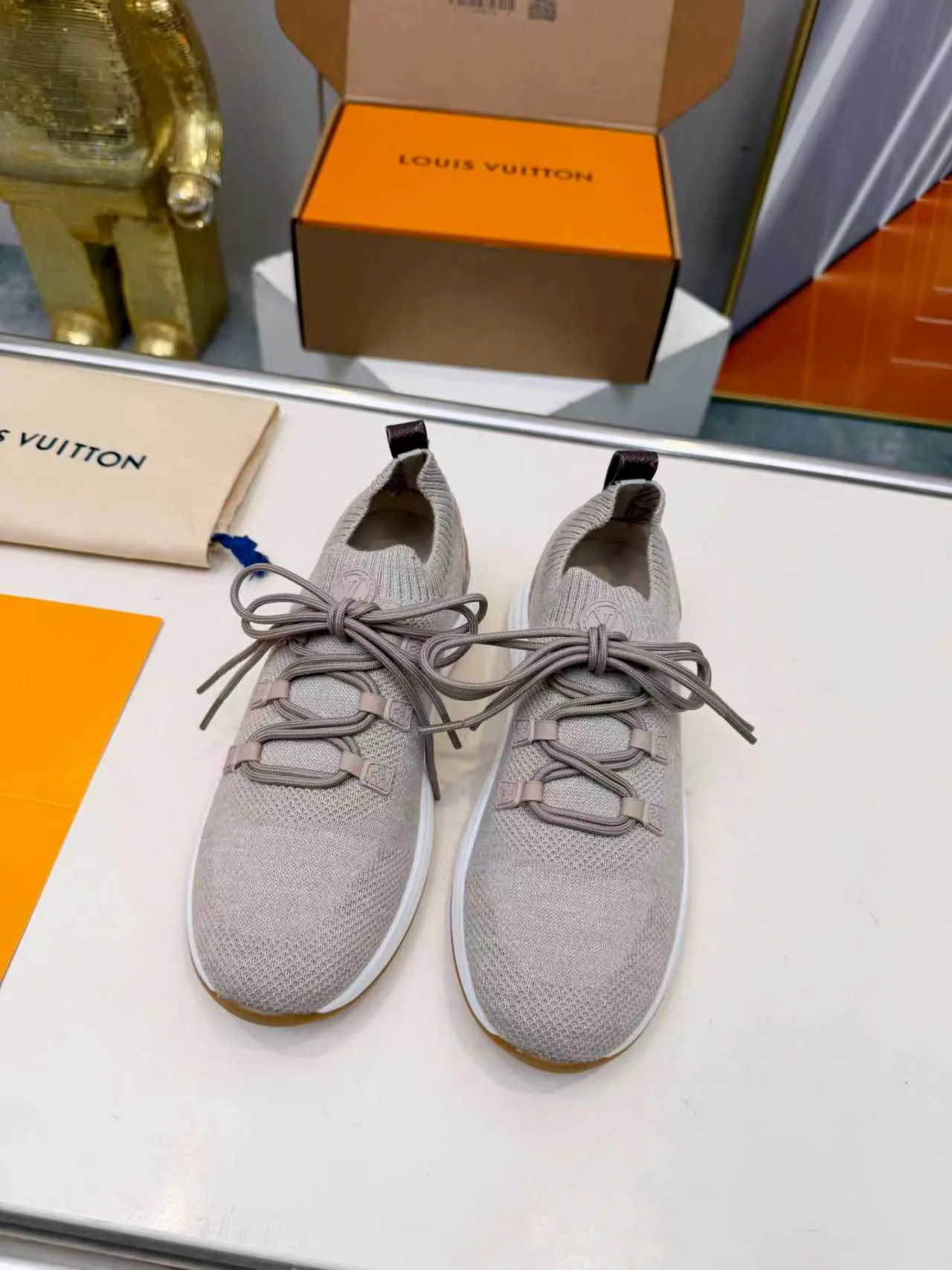 Кроссовки Женские Louis Vuitton 18908805