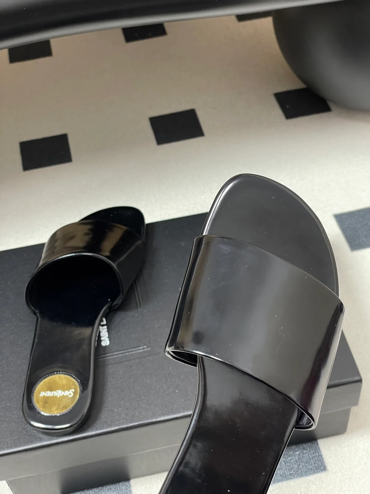 Шлепанцы Женские Saint Laurent 855430