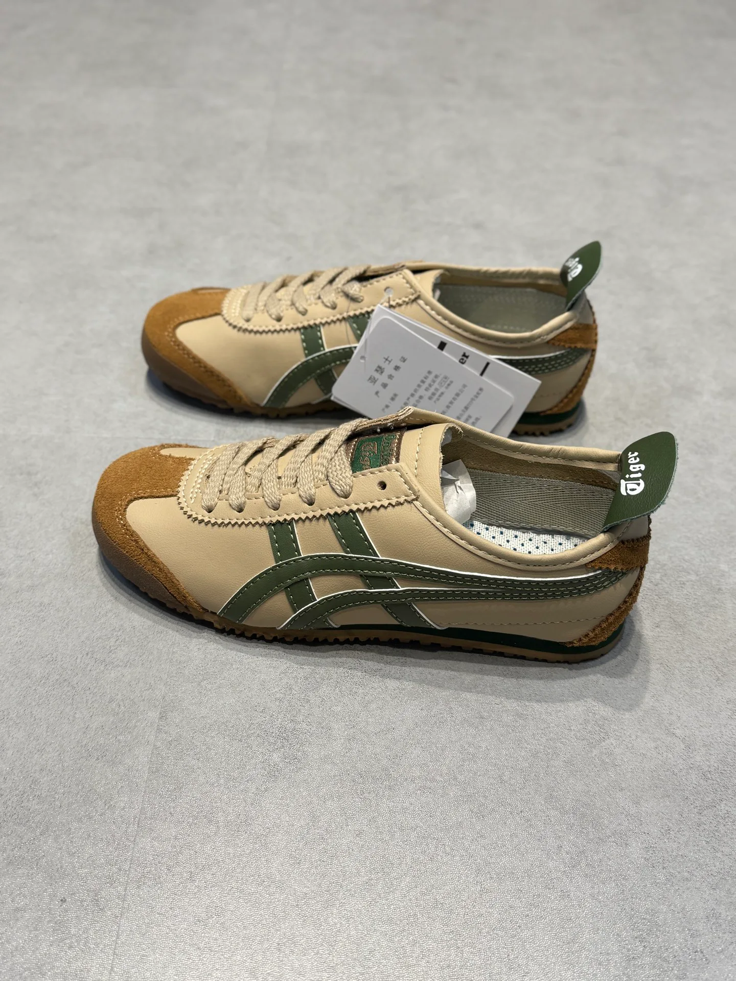 Кроссовки Женские Asics 18192628