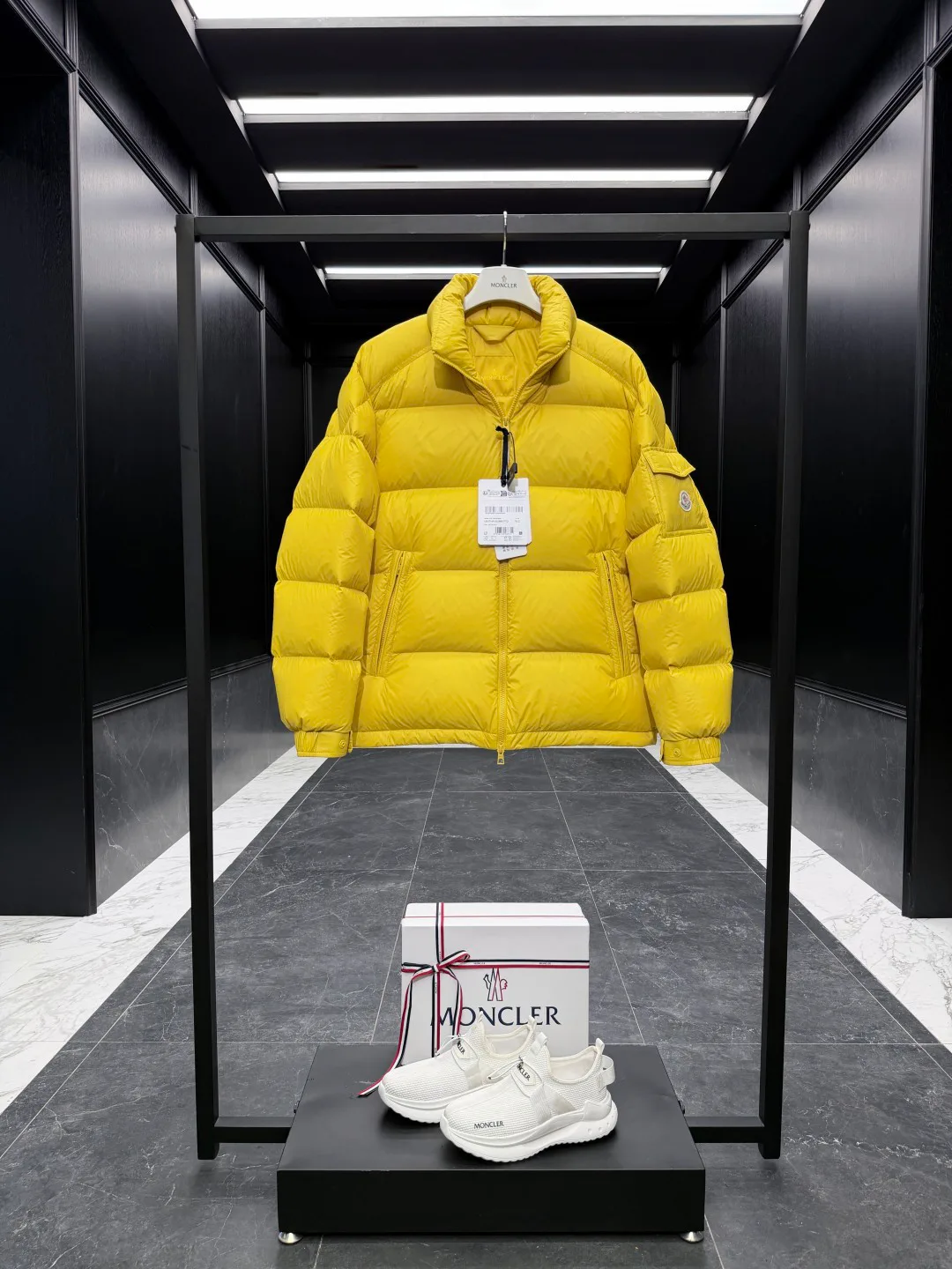Куртки И Пуховики Мужские Moncler 1749832