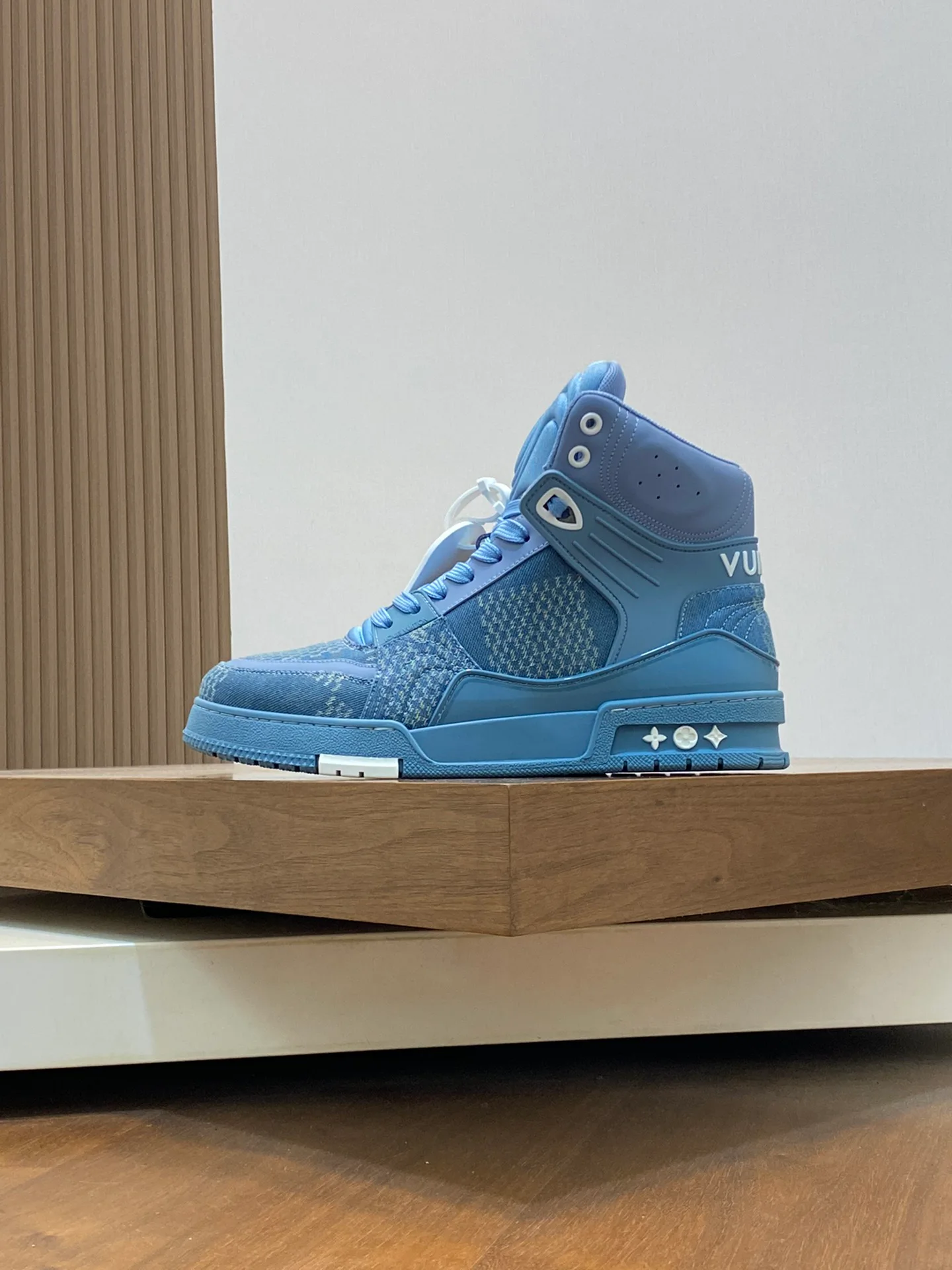 Кроссовки Мужские Louis Vuitton 1483822