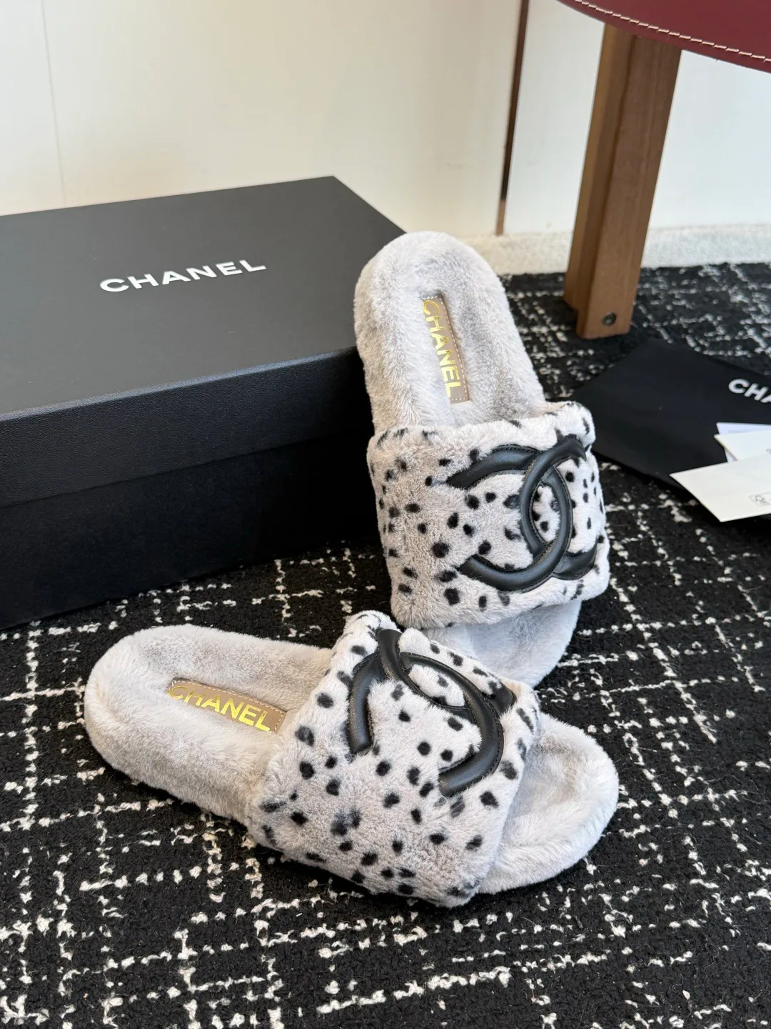 Тапочки Женские Chanel 18053856