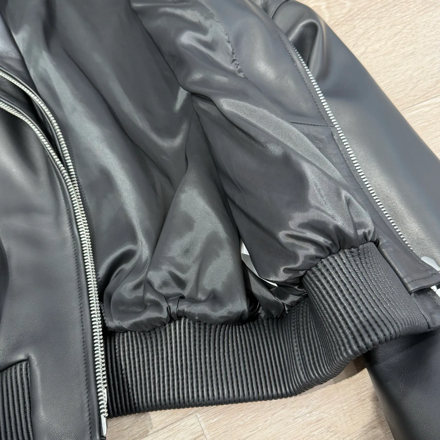 Кожаные Куртки И Дублёнки Женские Givenchy 13132566