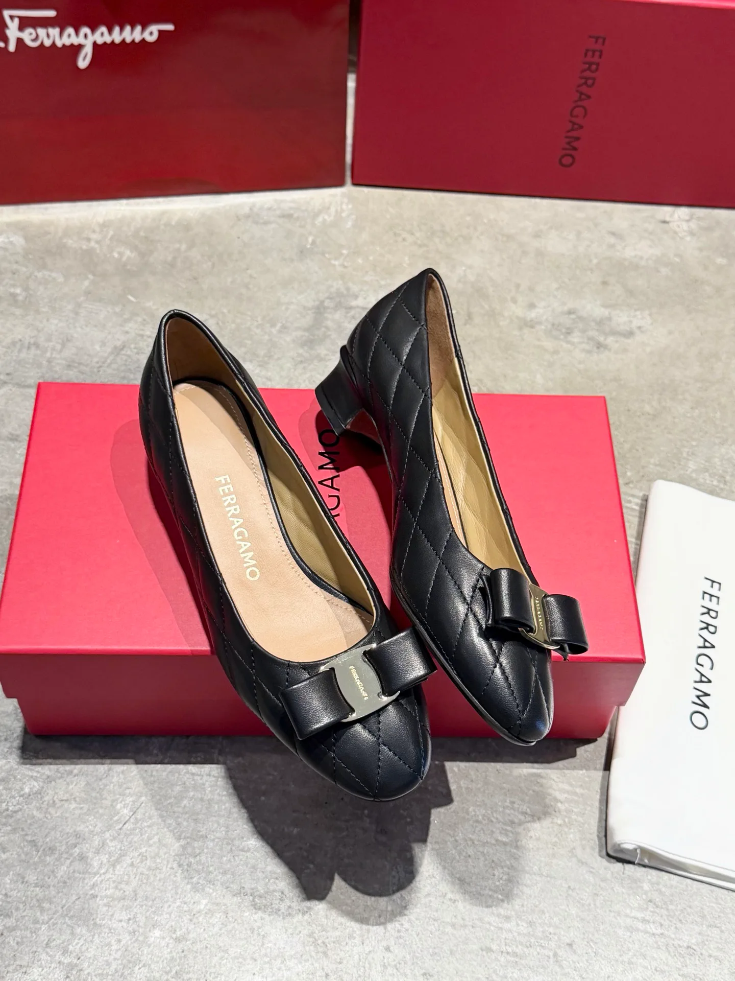 Туфли Женские Salvatore Ferragamo 18146769