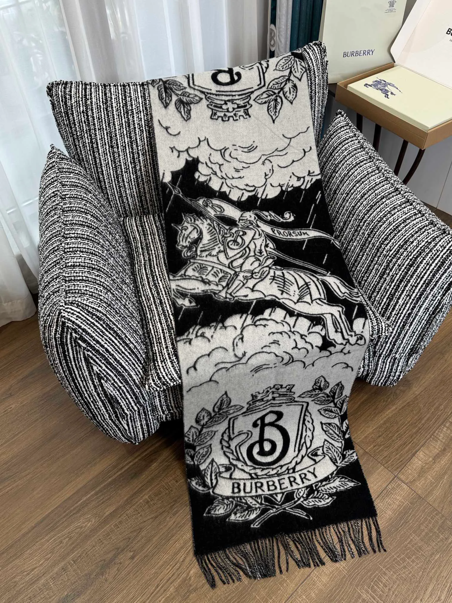 Шарфы Burberry 18287428