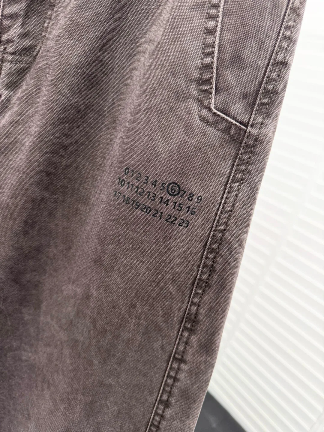 Брюки Мужские Maison Margiela 17942113