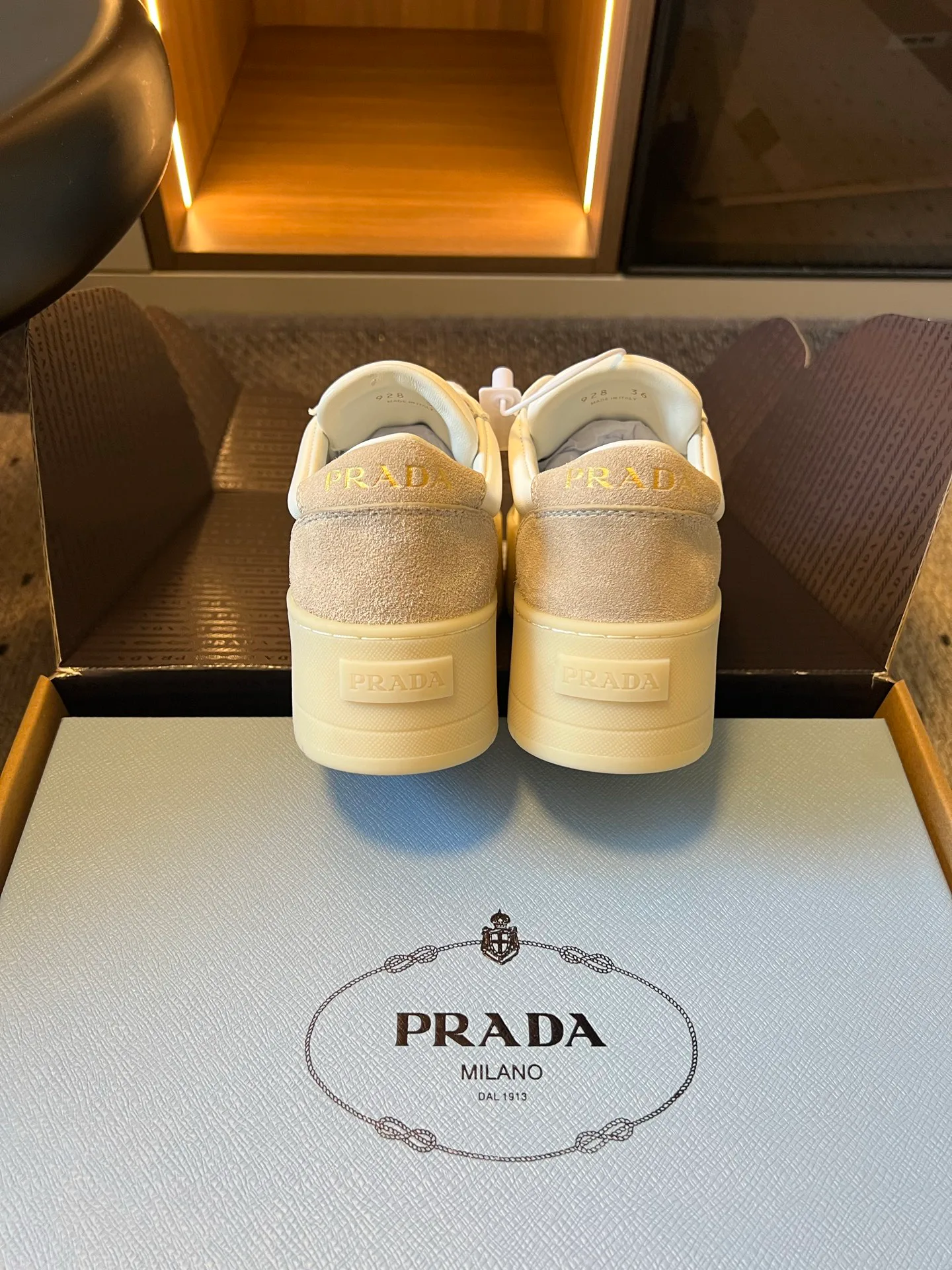 Кроссовки Женские Prada 20149936