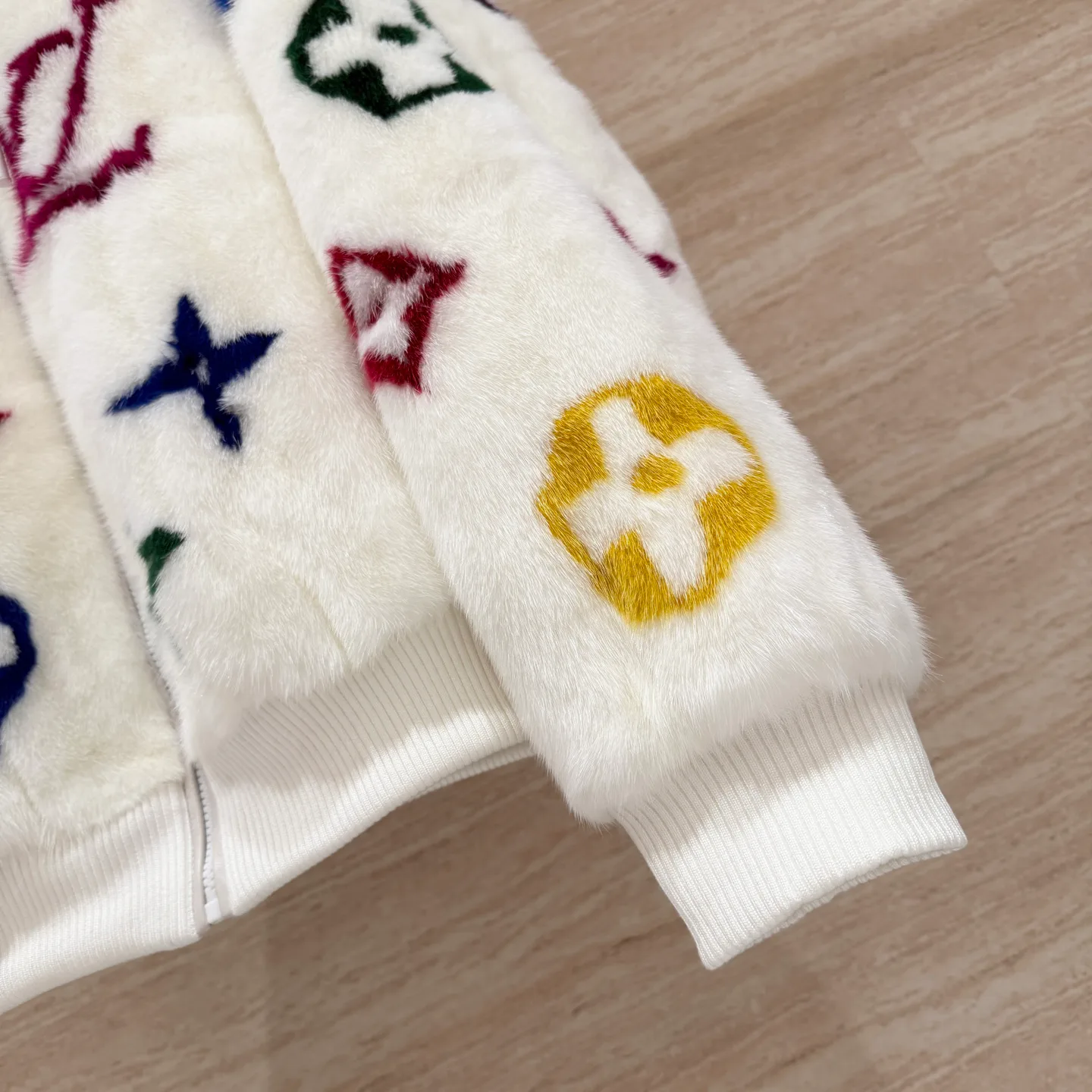 Куртки И Пуховики Женские Louis Vuitton 1061368