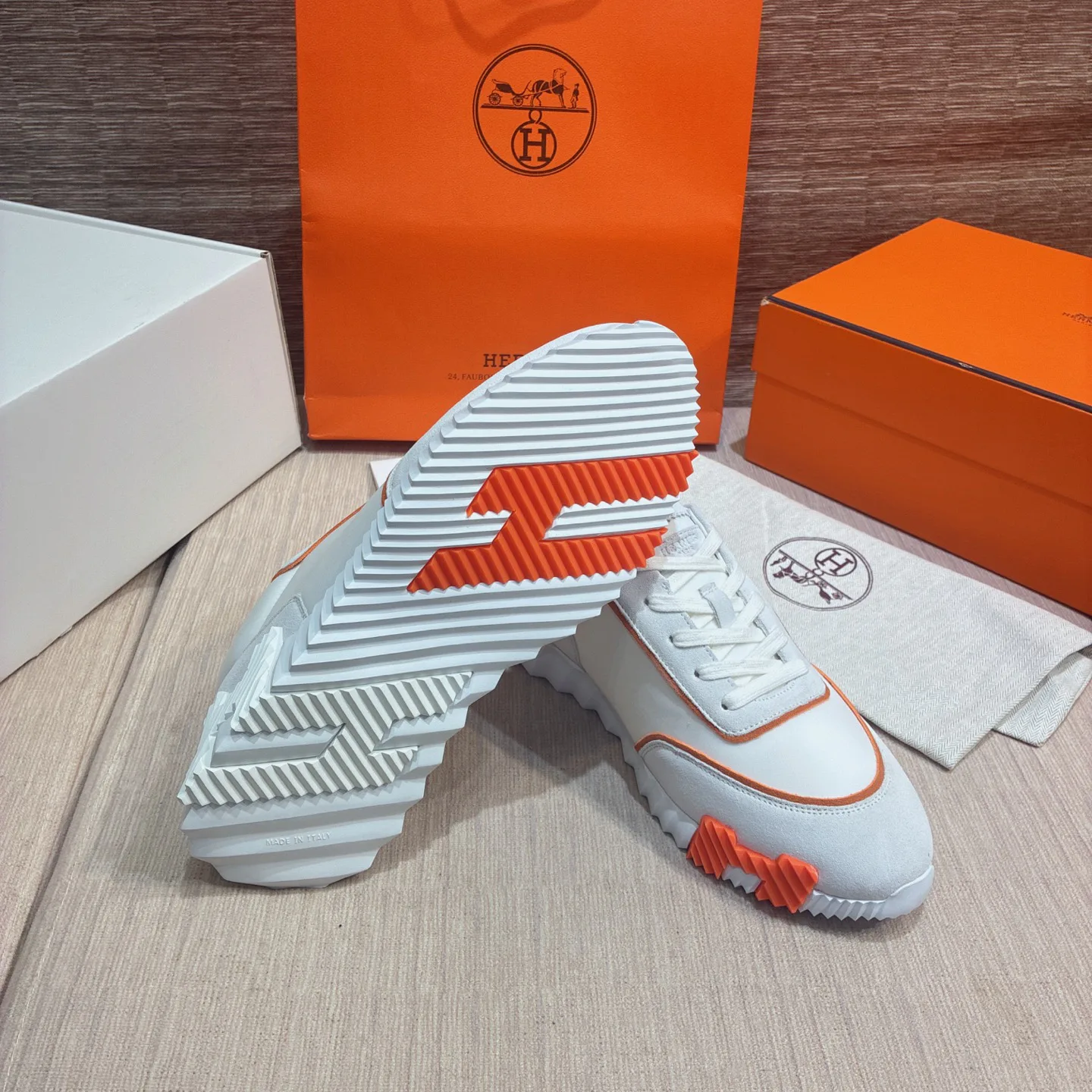 Кроссовки Женские Hermes 17977065