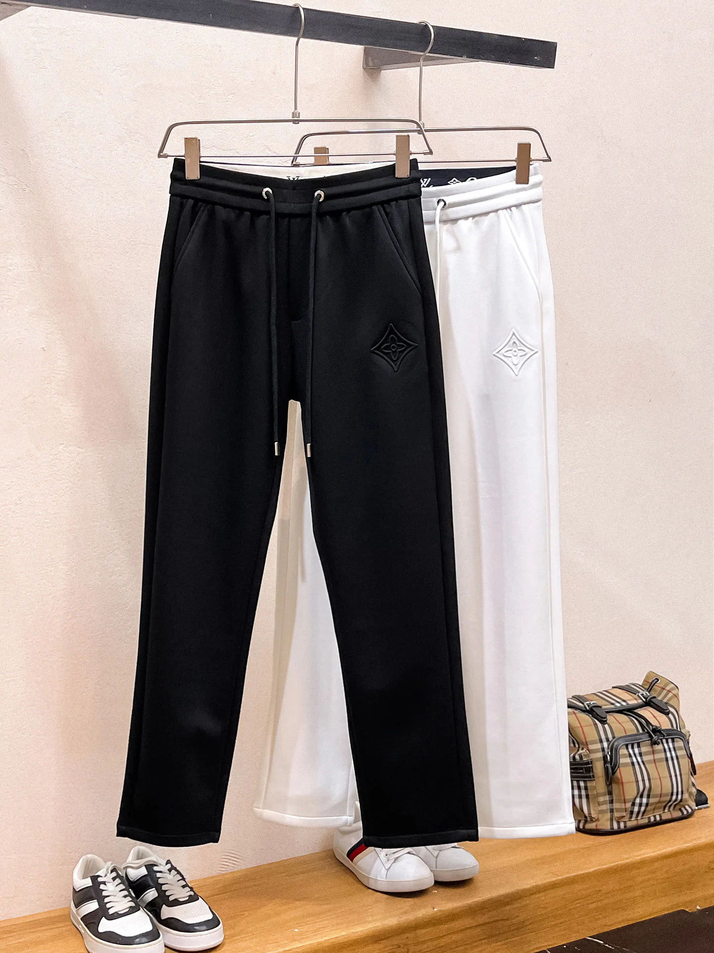 Брюки Женские Louis Vuitton 10378827