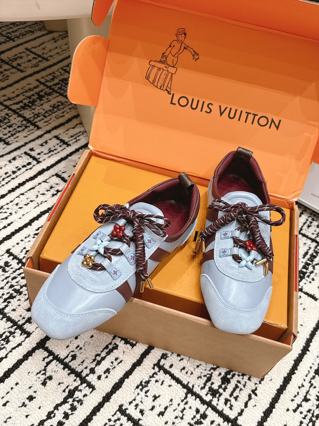 Кроссовки Женские Louis Vuitton 17978321