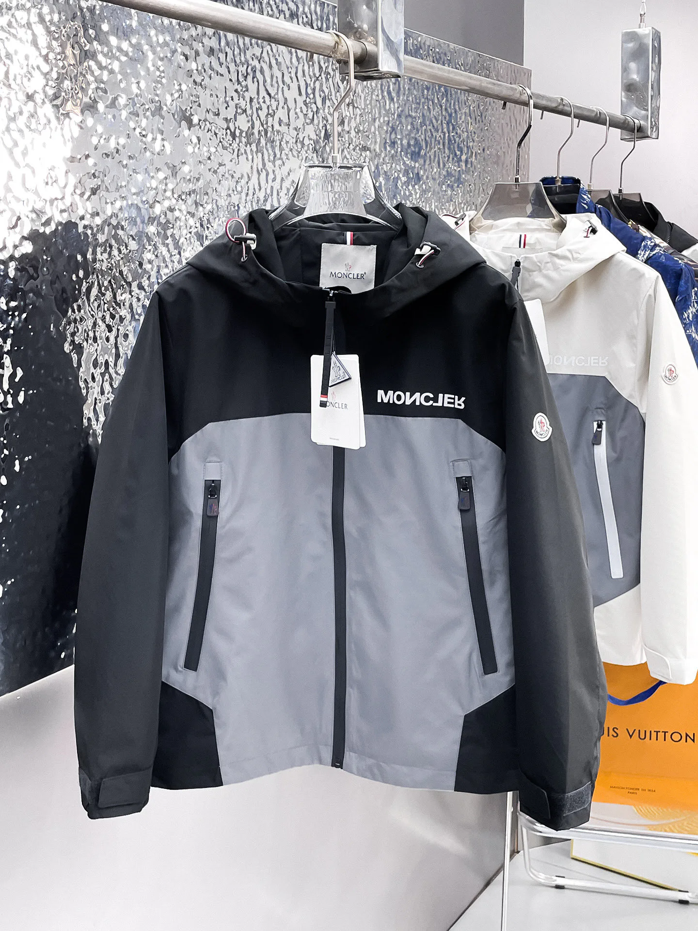 Куртки И Пуховики Мужские Moncler 9352303