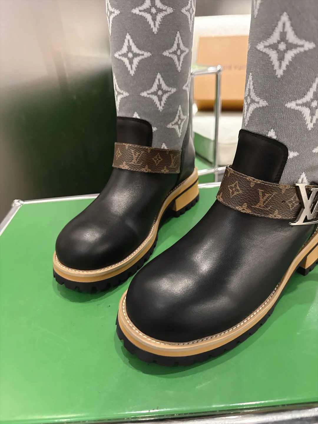 Сапоги Женские Louis Vuitton 18053370