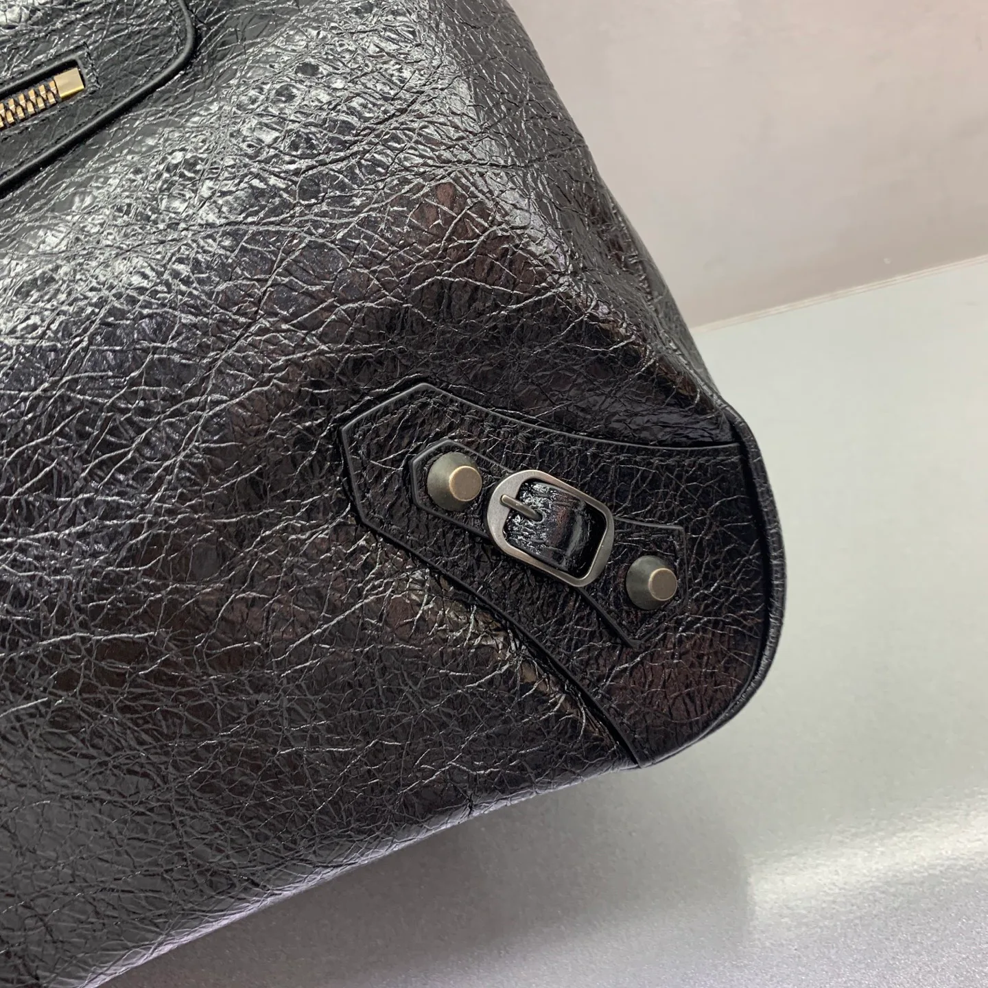 Сумки На Ремне Женские Balenciaga 17419148