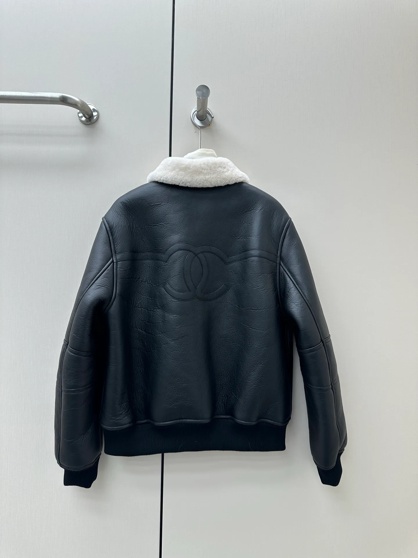 Кожаные Куртки И Дублёнки Женские Chanel 18605689