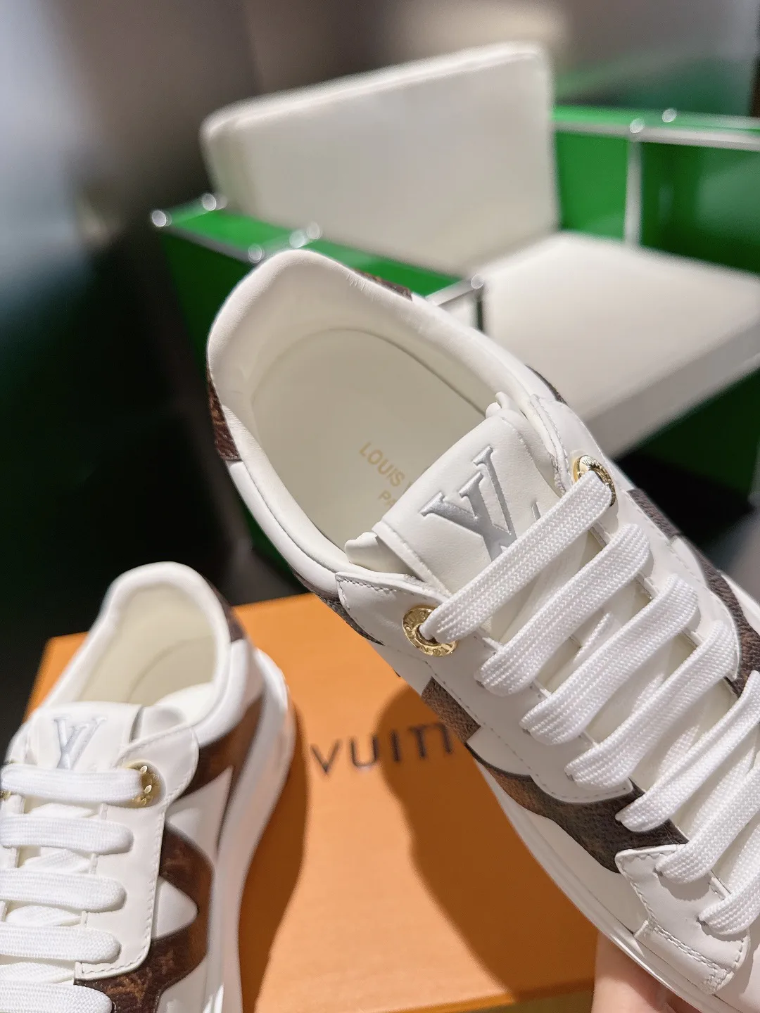 Кроссовки Женские Louis Vuitton 18677723