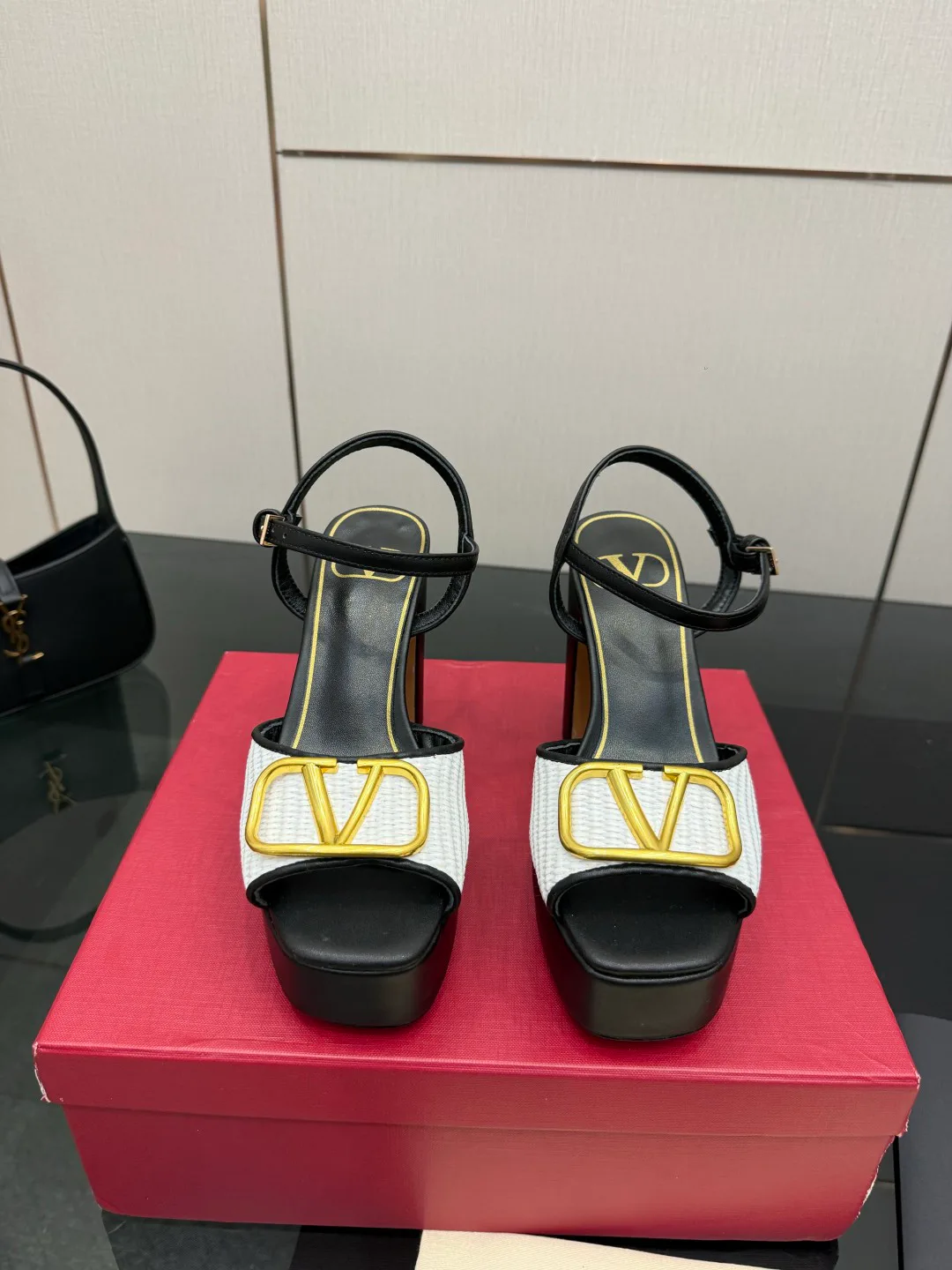 Босоножки Женские Valentino 13241317