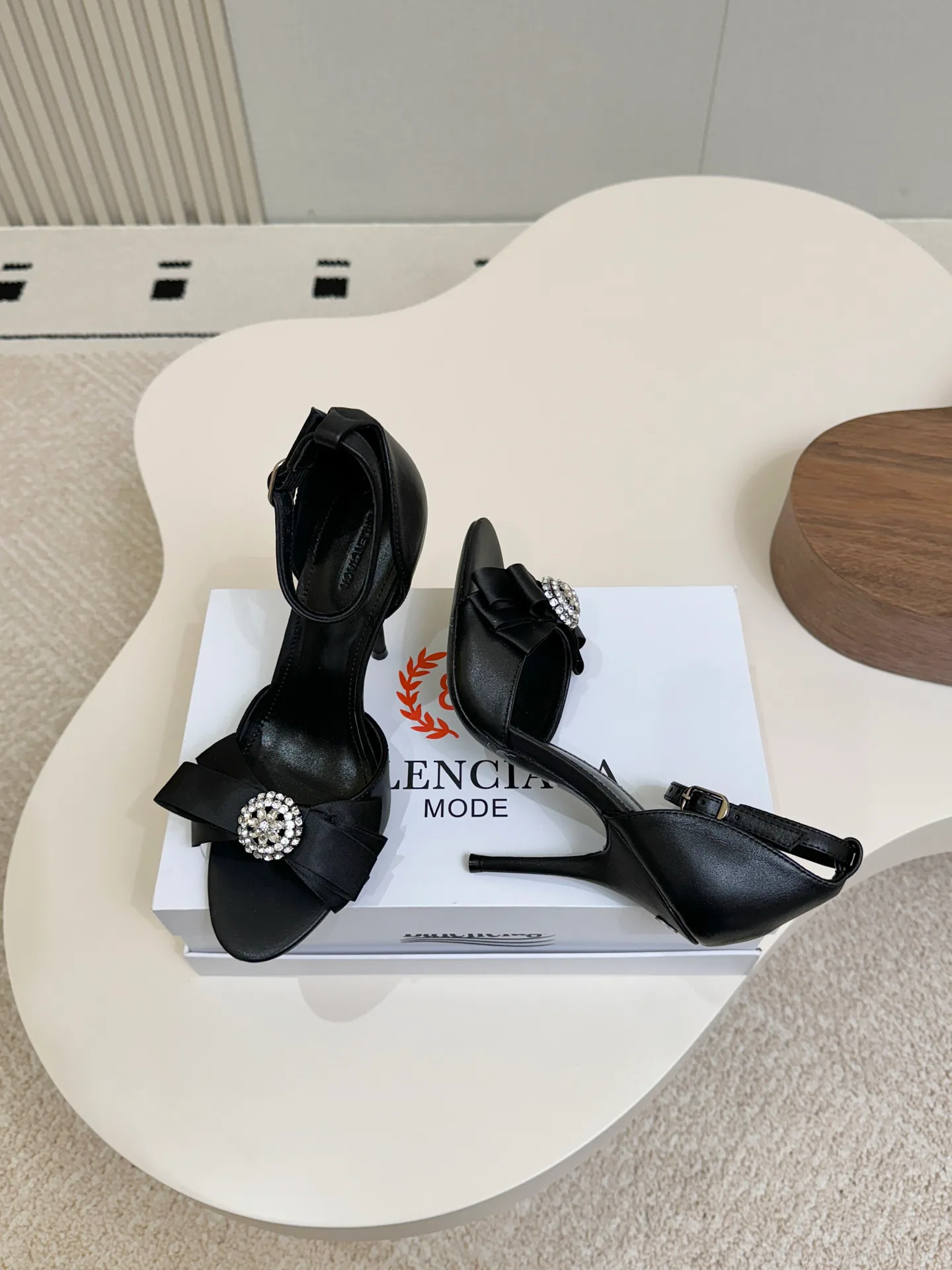 Босоножки Женские Balenciaga 18083170