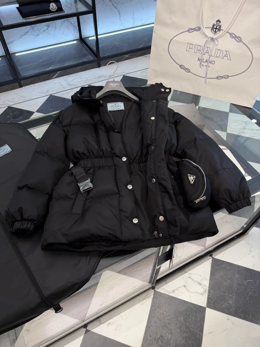 Куртки И Пуховики Женские Prada 17912486