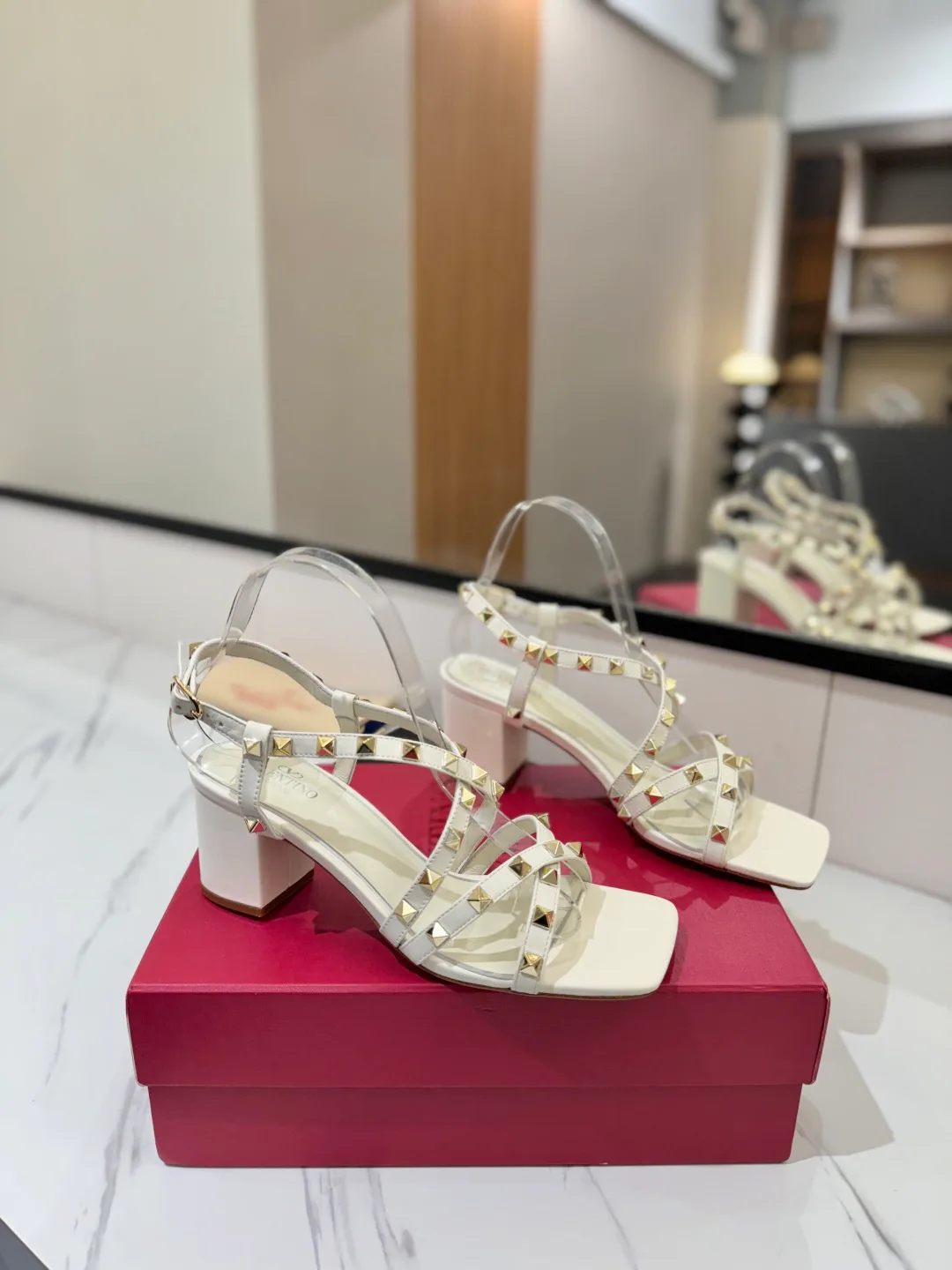 Босоножки Женские Valentino 11683086