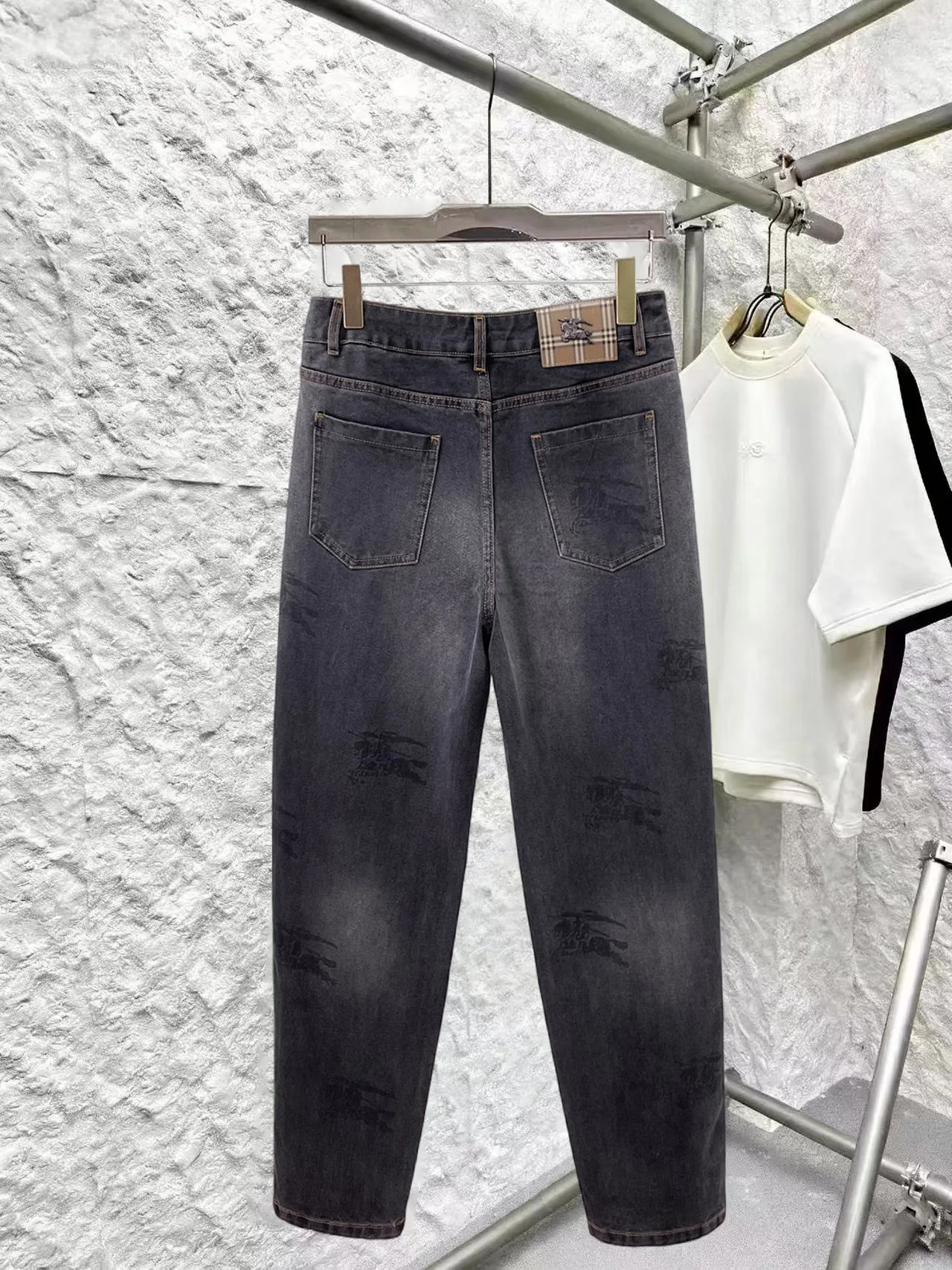 Джинсы Мужские Burberry 18596820