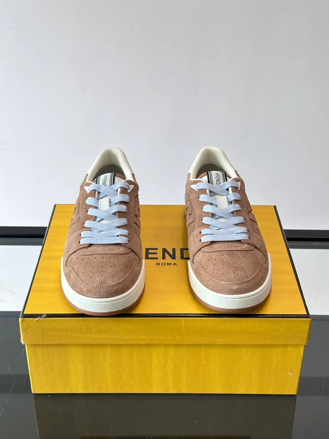 Кроссовки Женские Fendi 18872101