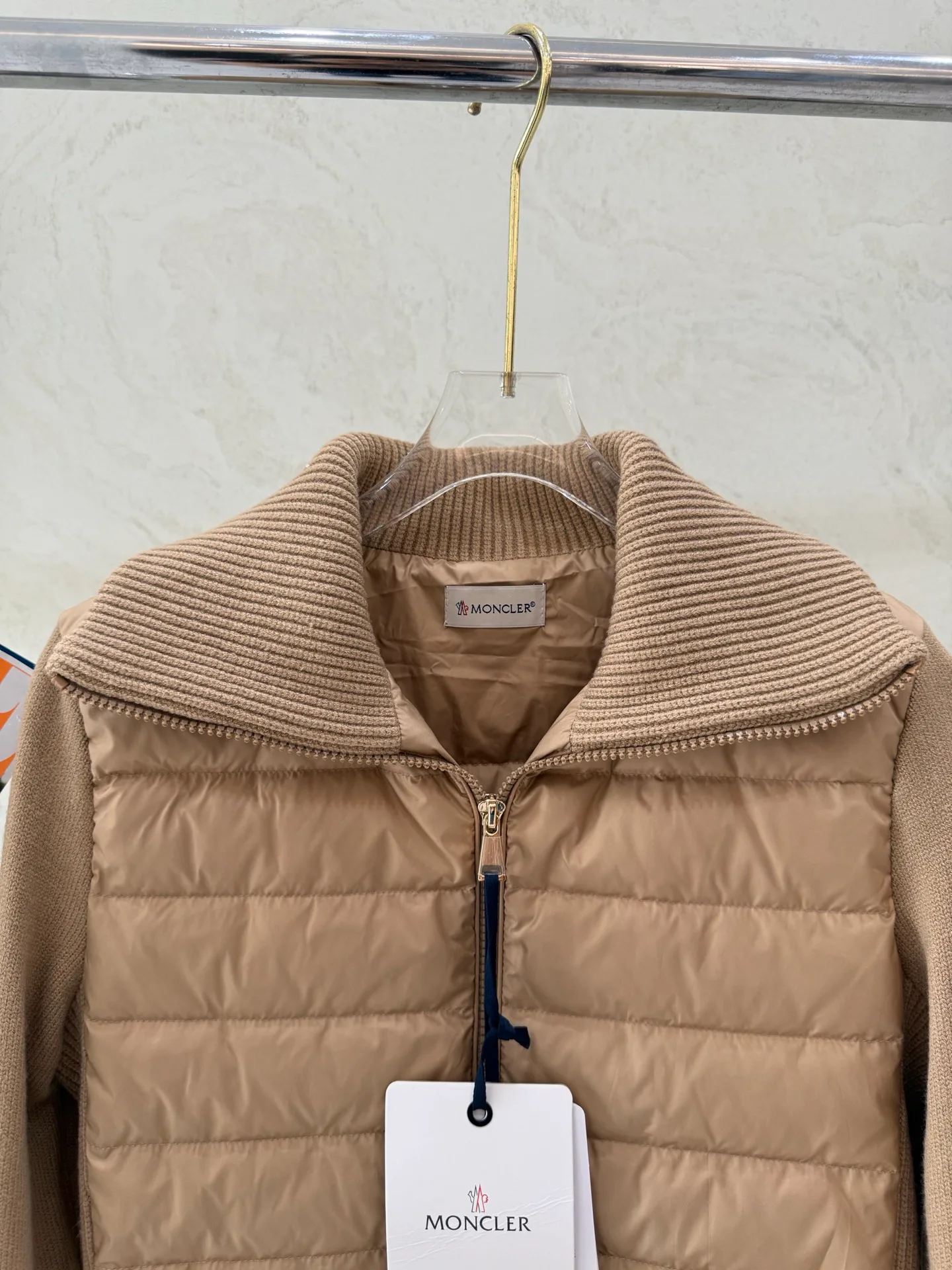 Куртки И Пуховики Женские Moncler 17918879